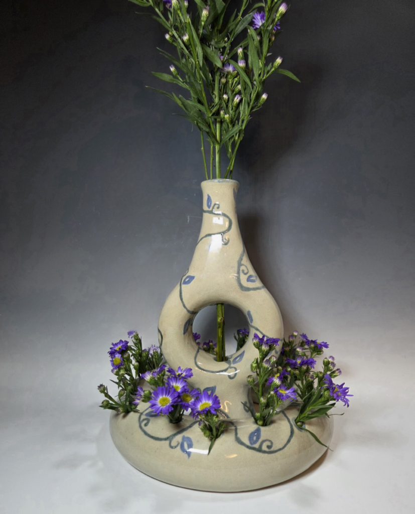 double donut vase 1.jpg